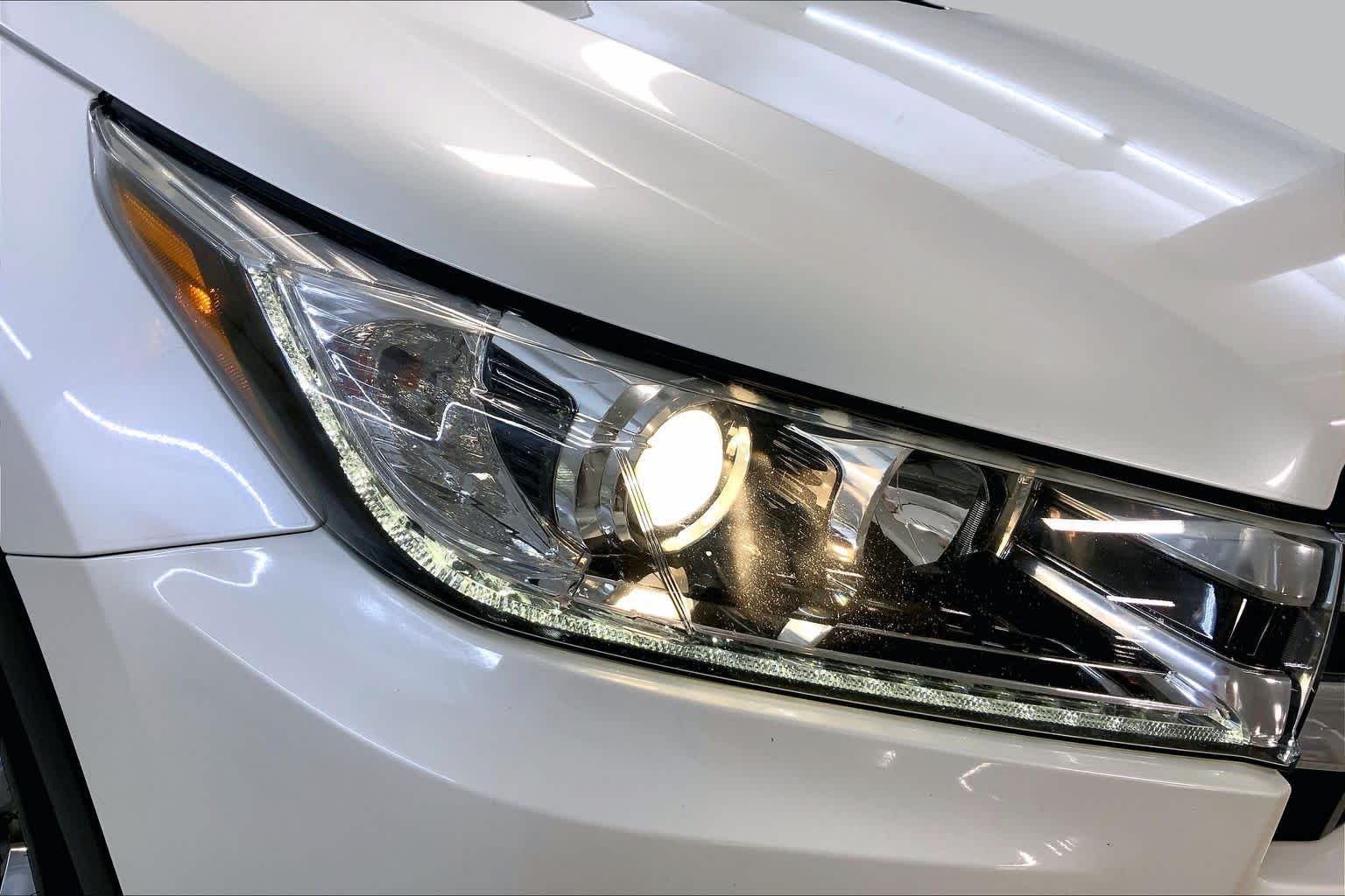 Used 2017 Blizzard Pearl Toyota Limited Platinum image 27