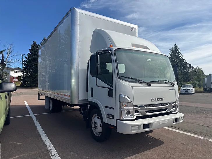 Used 2024 White Isuzu 20ft Box Truck image 1