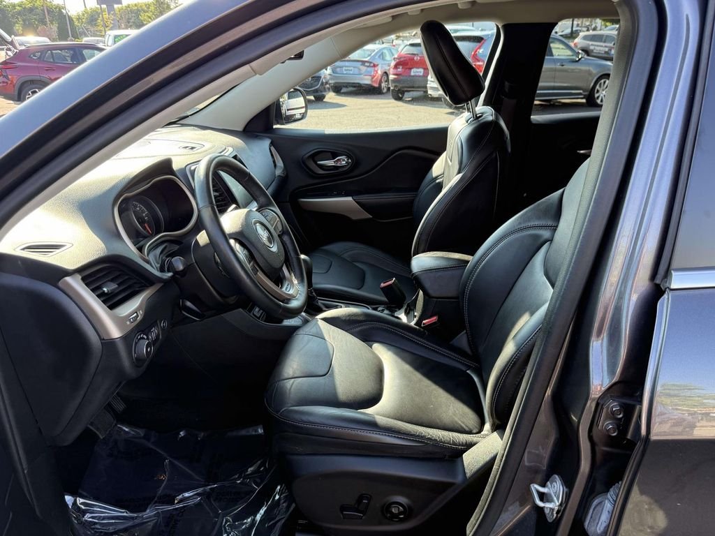 Used 2018 Gray Jeep Limited image 12