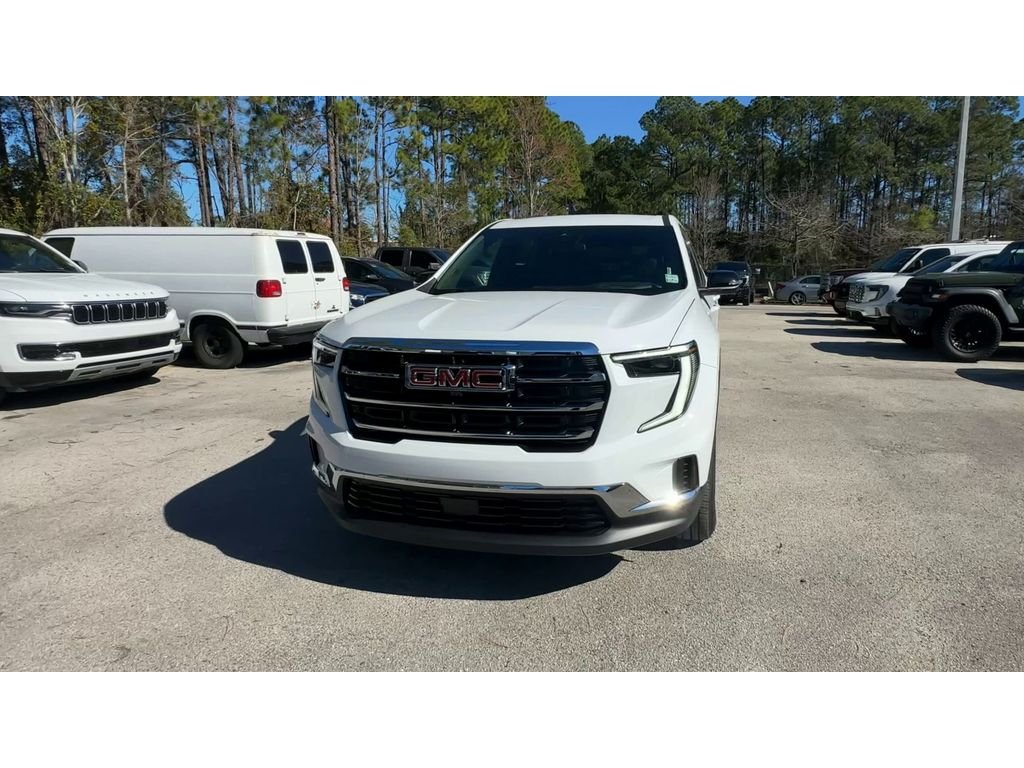 Used 2025 Summit White GMC Elevation image 3
