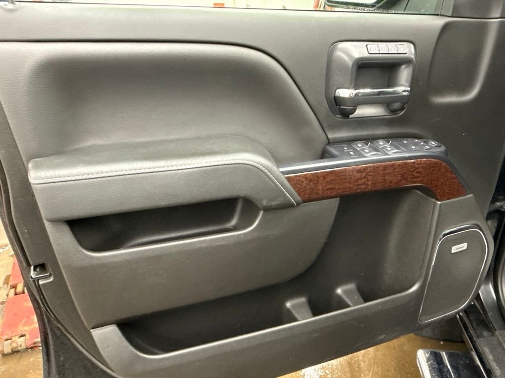 Used 2018 Black GMC SLT image 20