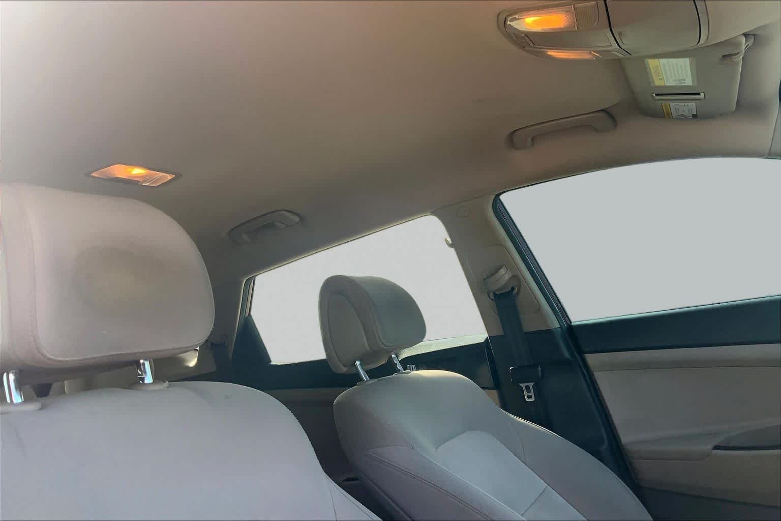 Used 2017 Ruby Wine Hyundai SE image 14