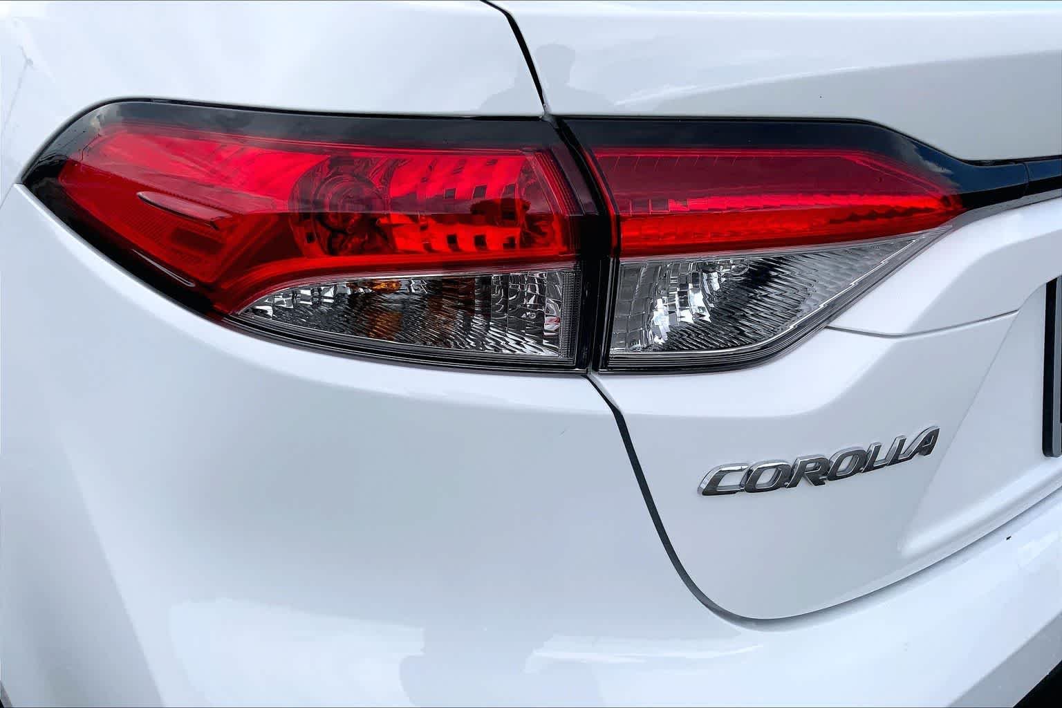 Used 2024 Ice Cap Toyota LE image 28