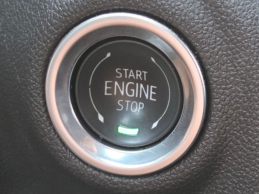 Used 2025 White Chevrolet Custom image 35