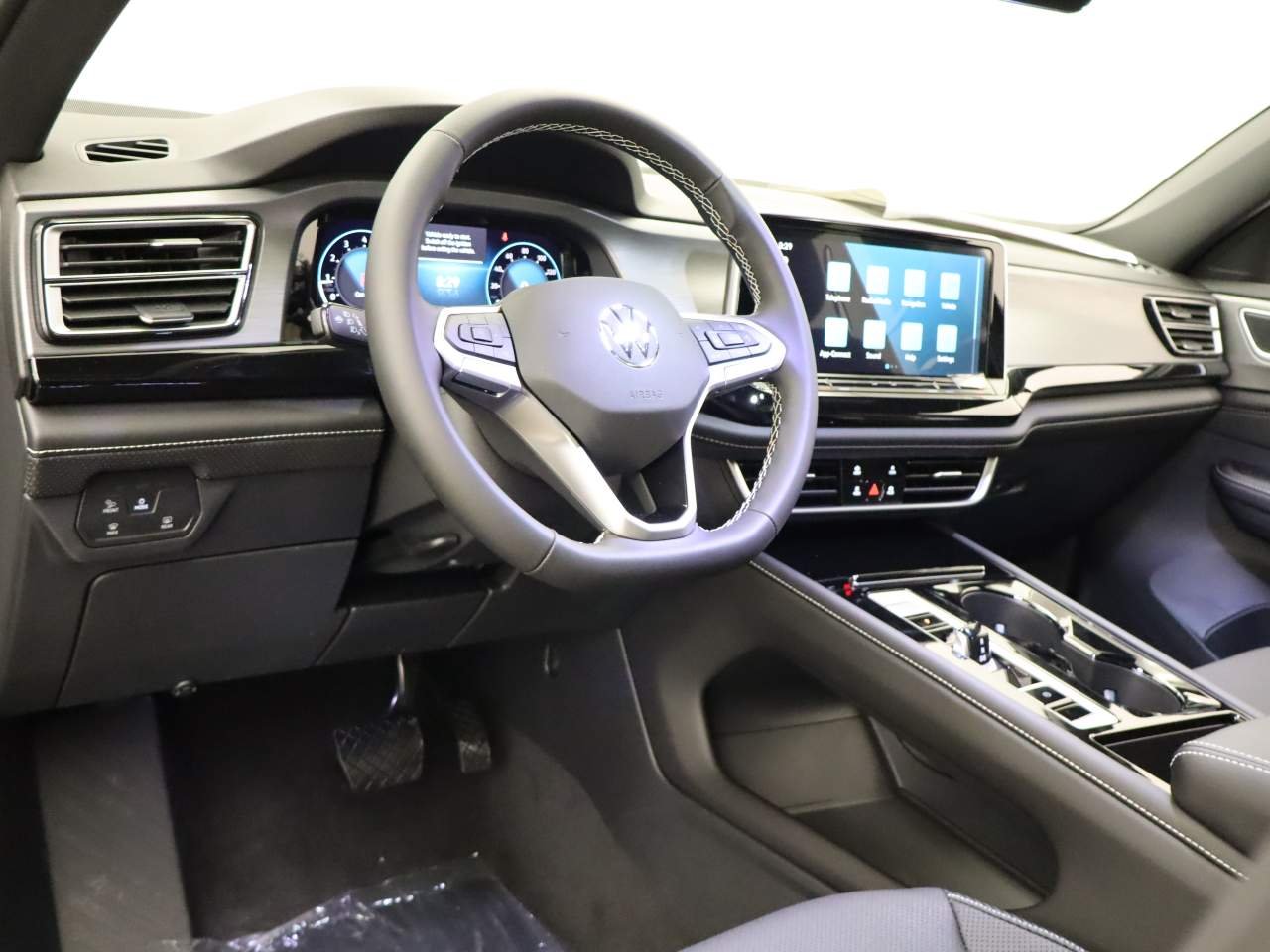2026 Volkswagen Atlas Cross Sport SE w/Tech - Photo 13