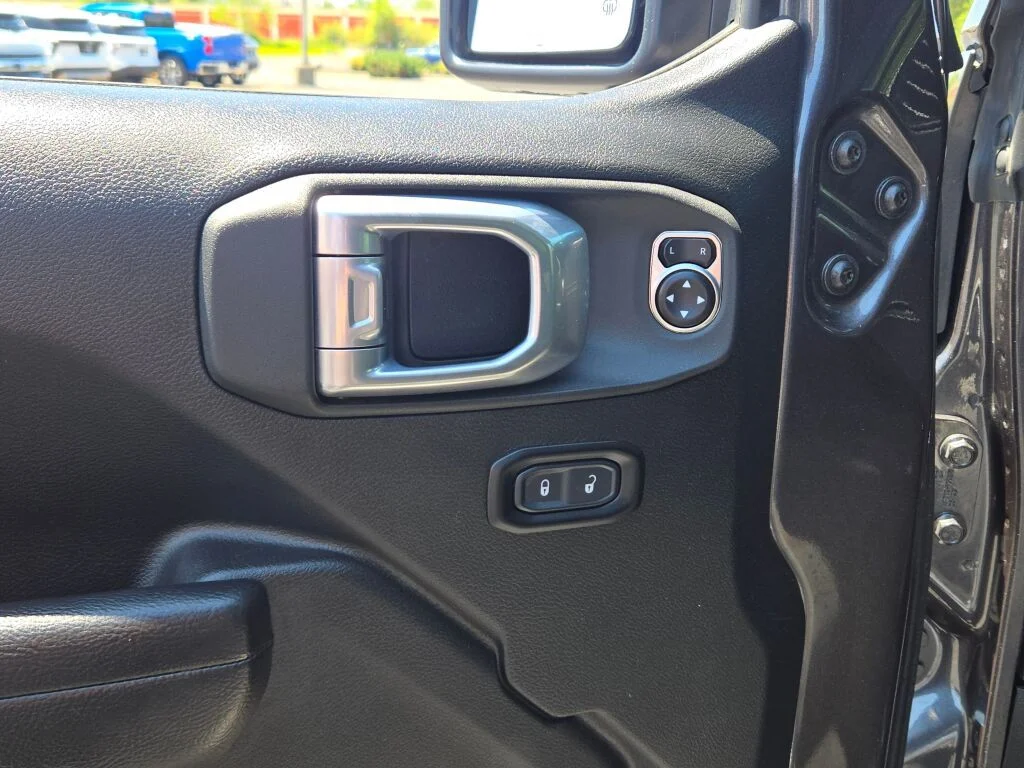 Used 2024 Gray Jeep Rubicon image 16