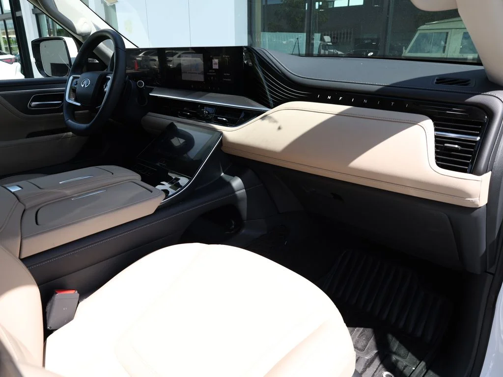 Used 2026 White INFINITI PURE image 23