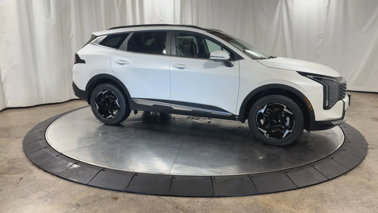 New 2026 Snow White Pearl Kia EX image 2