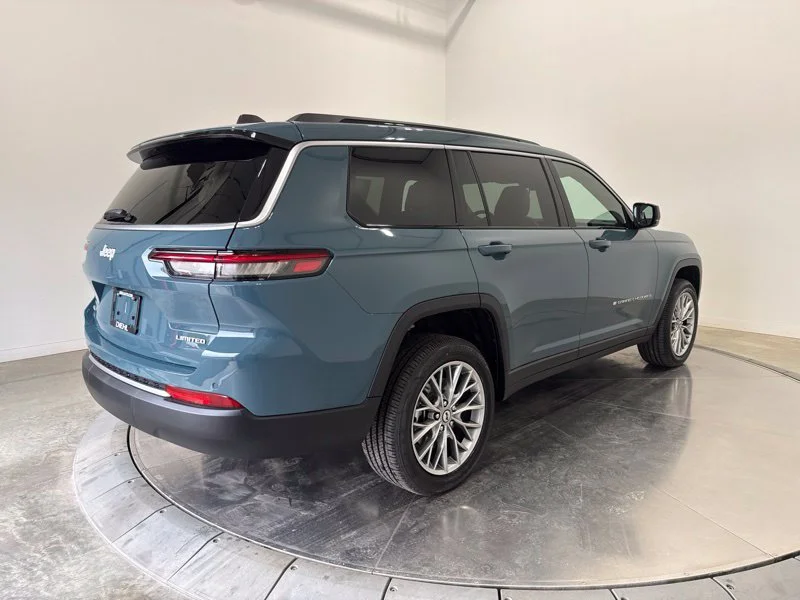 New 2027 Steel Blue Paint Jeep Limited image 7