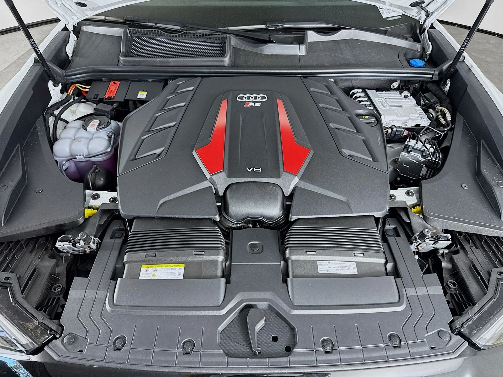 New 2025 White Audi 4.0T image 32