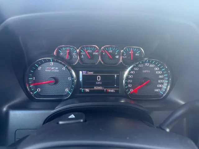Used 2019 GRAPHITE METALLIC Chevrolet LT image 19