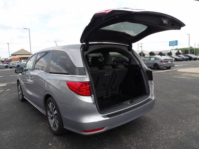 Used 2022 Lunar Silver Metallic Honda Touring image 10