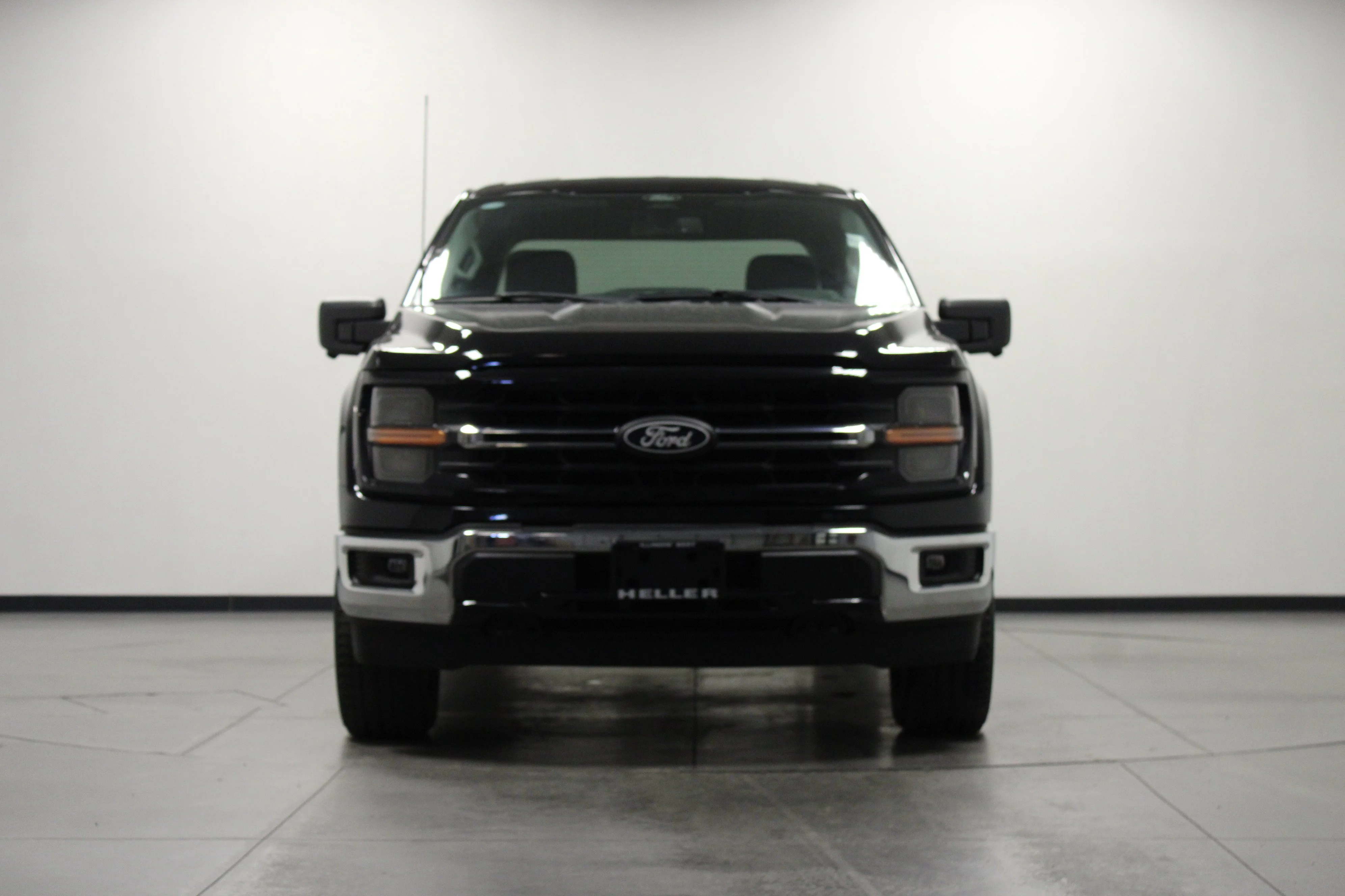 Used 2024 Agate Black Metallic Ford XLT image 9