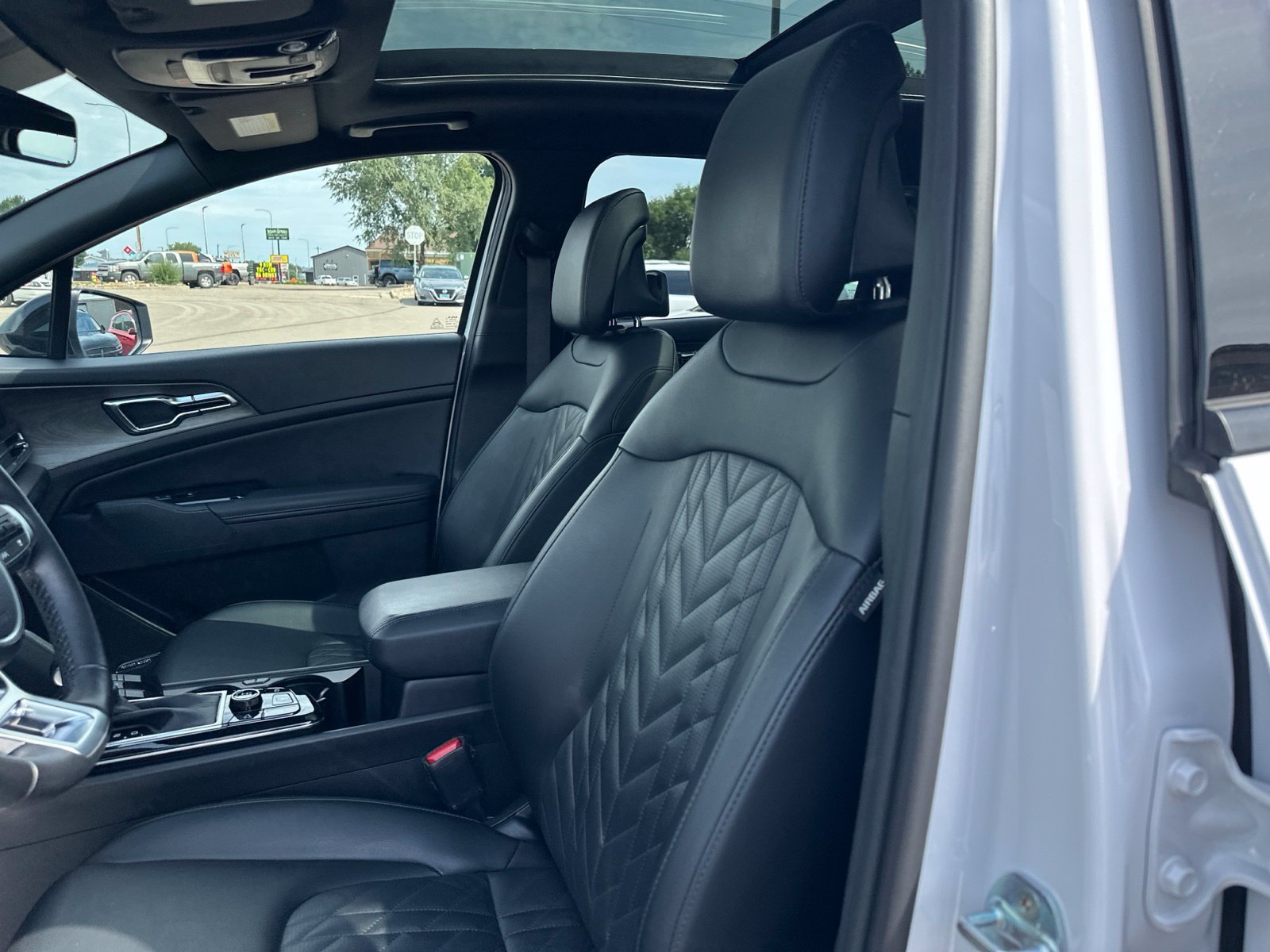 Used 2023 White Kia X-Pro image 13