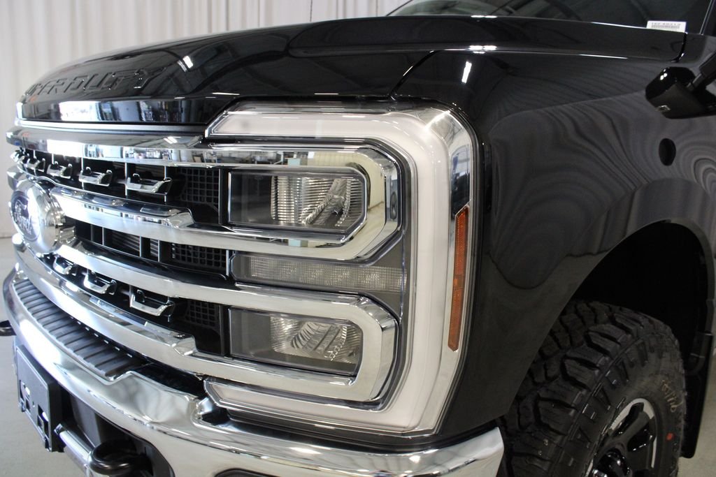 New 2026 Agate Black Metallic Ford  image 34