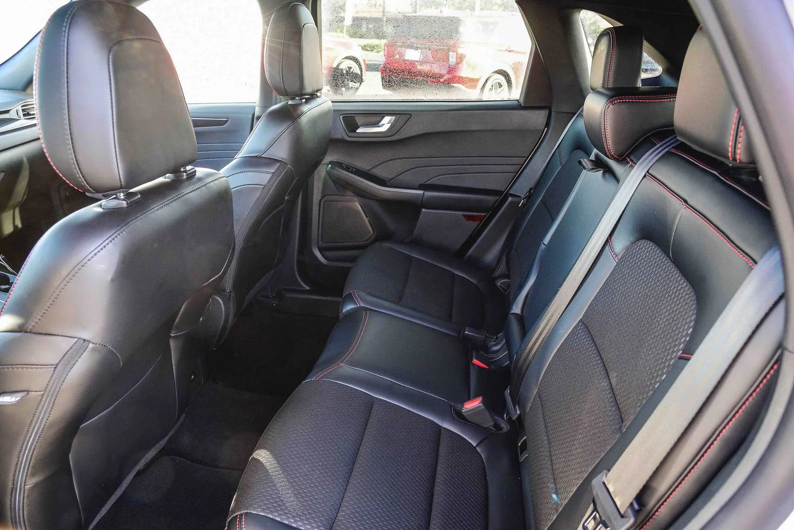2025 Ford Escape Hybrid ST-Line - Photo 17