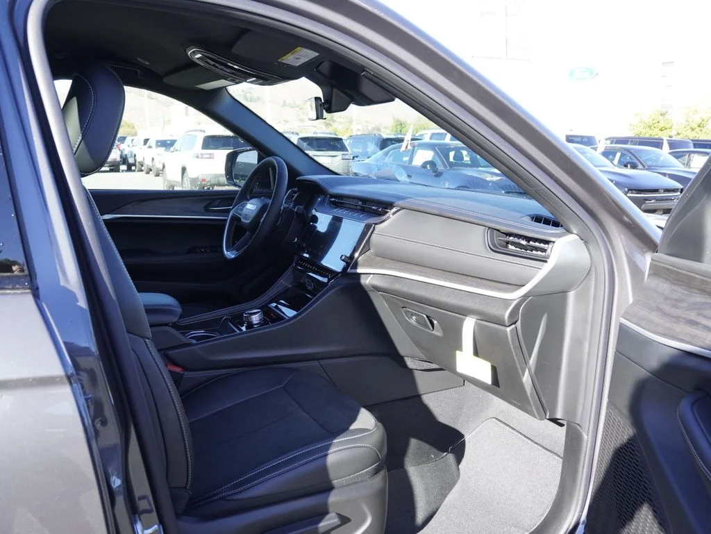 New 2026 Baltic Gray Metallic Clearcoat Jeep Altitude image 27