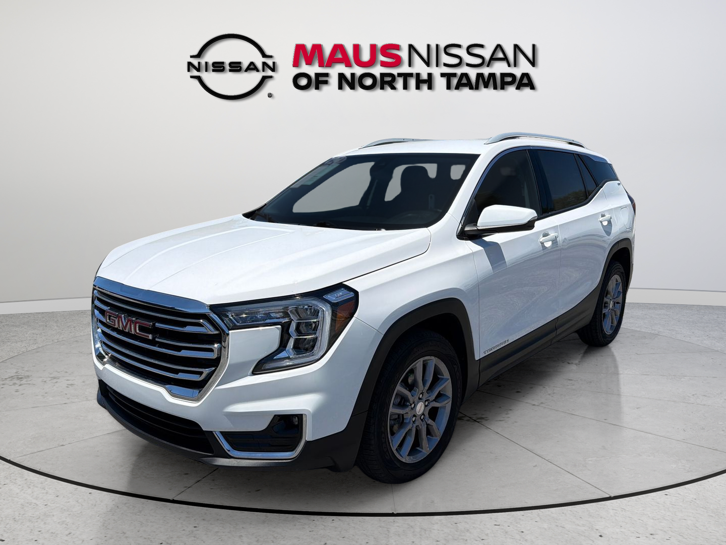 Used 2024 White GMC SLT image 4