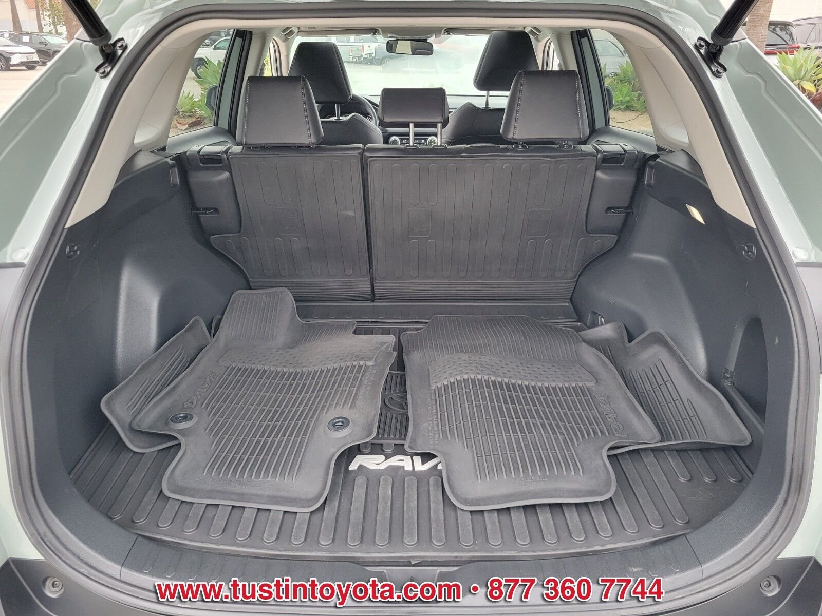 Certified Used 2023  Toyota XLE Premium image 13