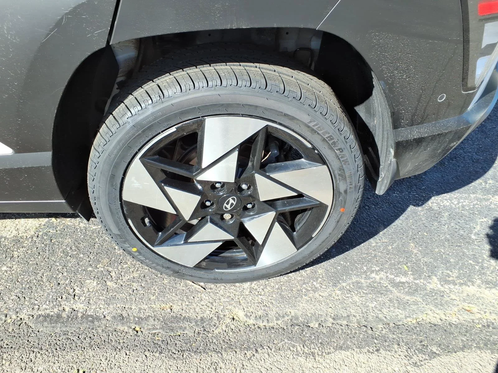 Certified Used 2025 Atlas White Hyundai Limited image 18