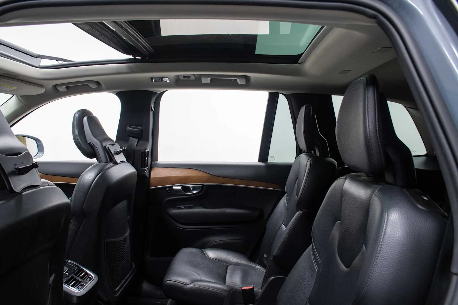 Used 2022 Thunder Grey Metallic Volvo Momentum image 13