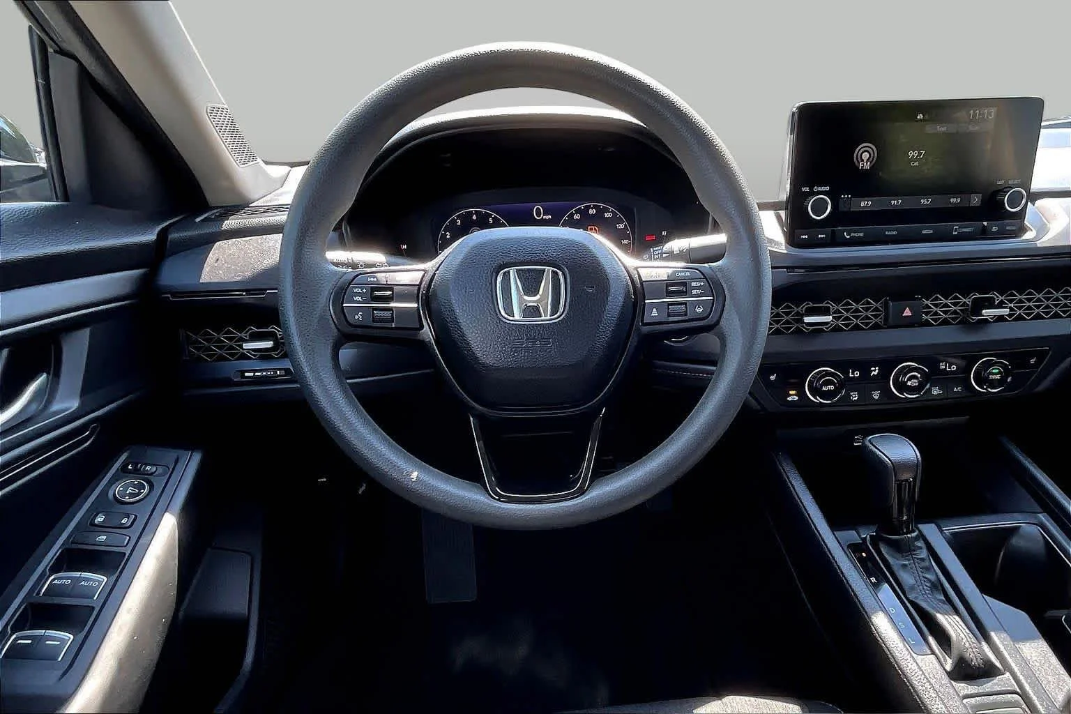 Used 2025 Meteorite Gray Metallic Honda SE image 6