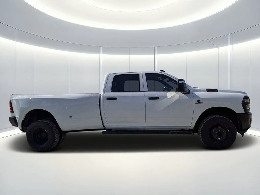New 2026 Bright White Clear-Coat Exterior Paint RAM Tradesman image 3