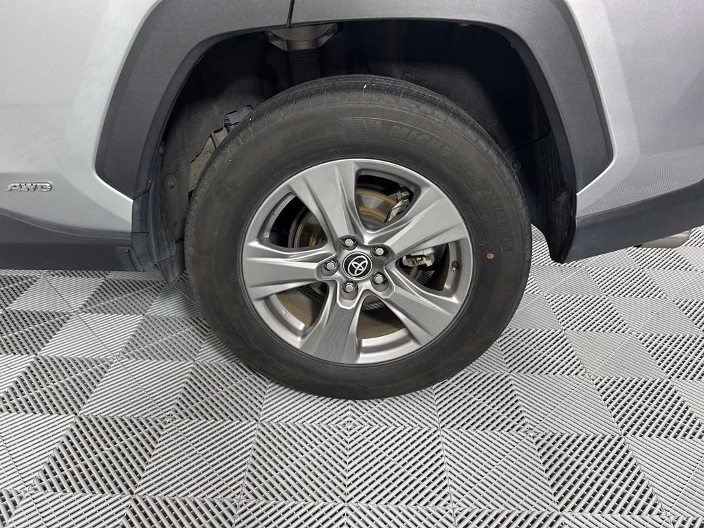Used 2025 Silver Toyota XLE image 20