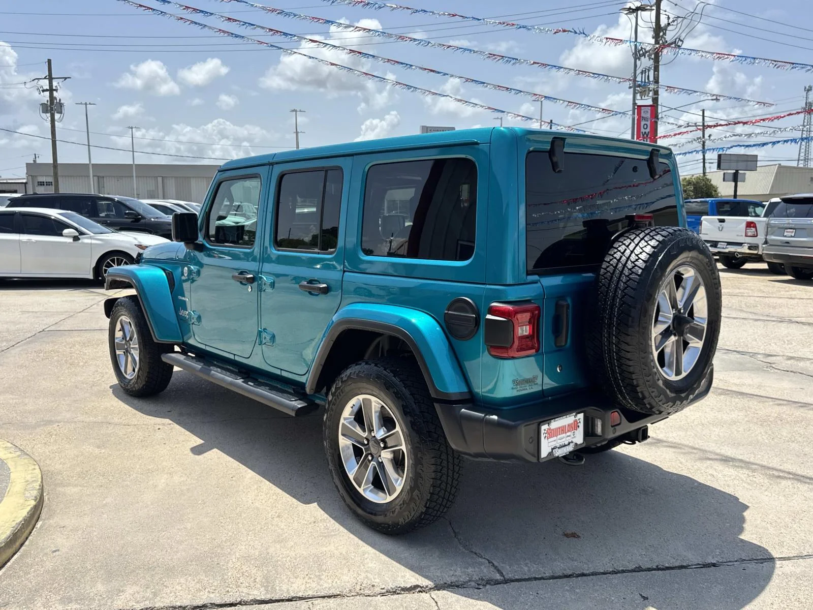 Used 2020 Green Jeep Sahara image 5