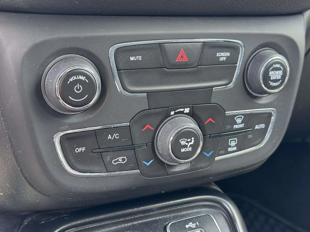 Used 2019 Red Jeep Trailhawk image 19