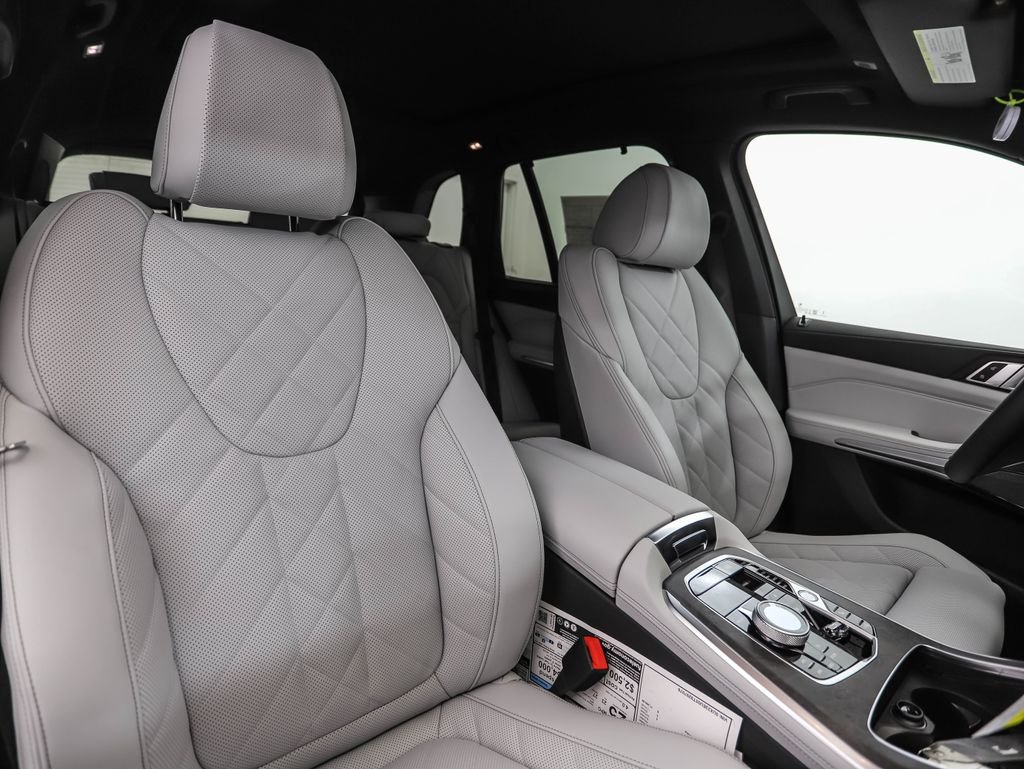 Used 2026 Gray Metallic BMW xDrive40i image 31