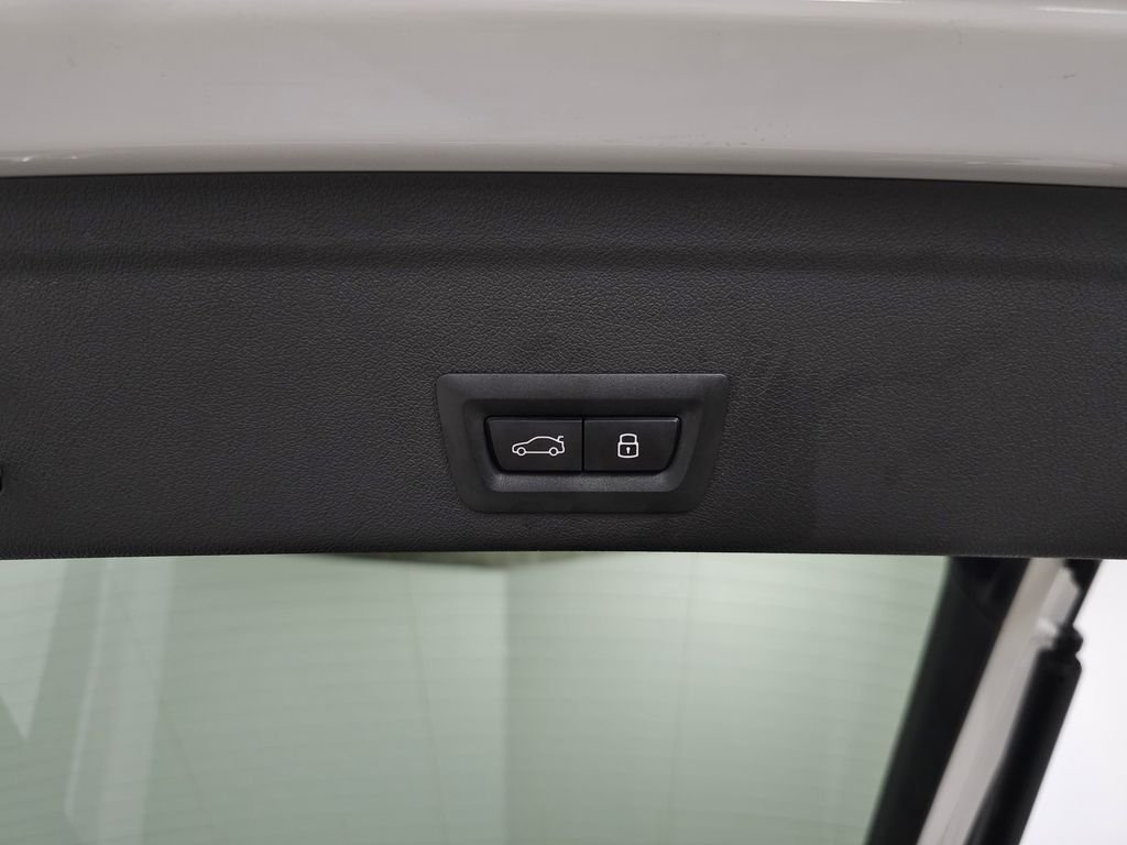 Used 2026 White BMW xDrive40i image 6