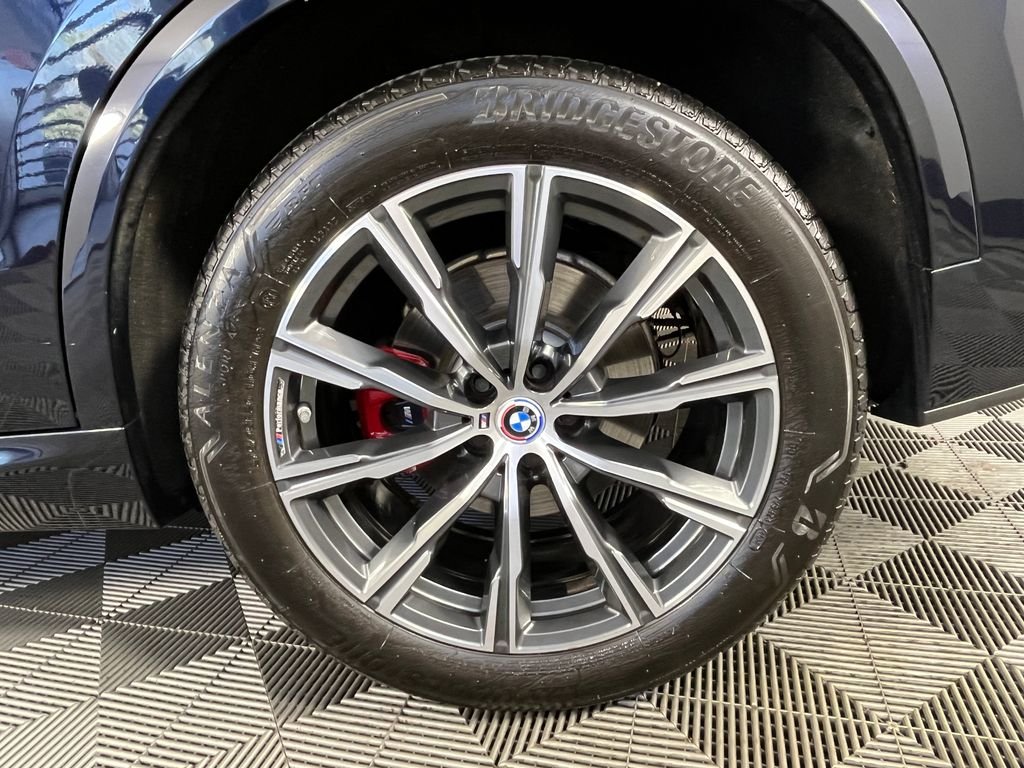 Used 2022 Black BMW xDrive40i image 13