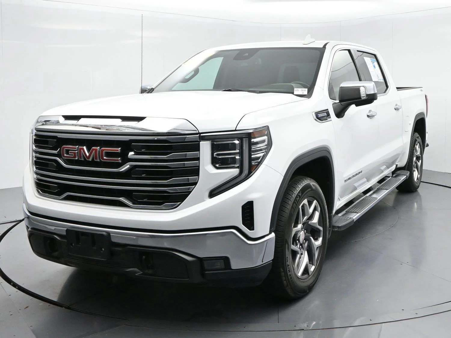 Used 2022 Summit White GMC SLT image 3