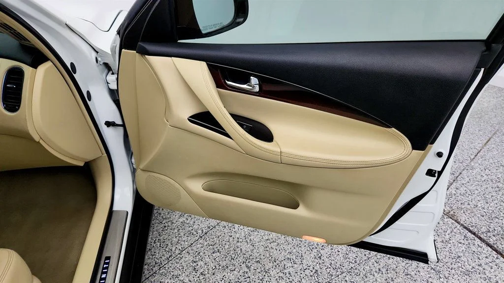 Used 2016 Majestic White INFINITI RWD 4dr w/ Premium Plus & Premium Pkgs + Illuminated Kick Plates image 27