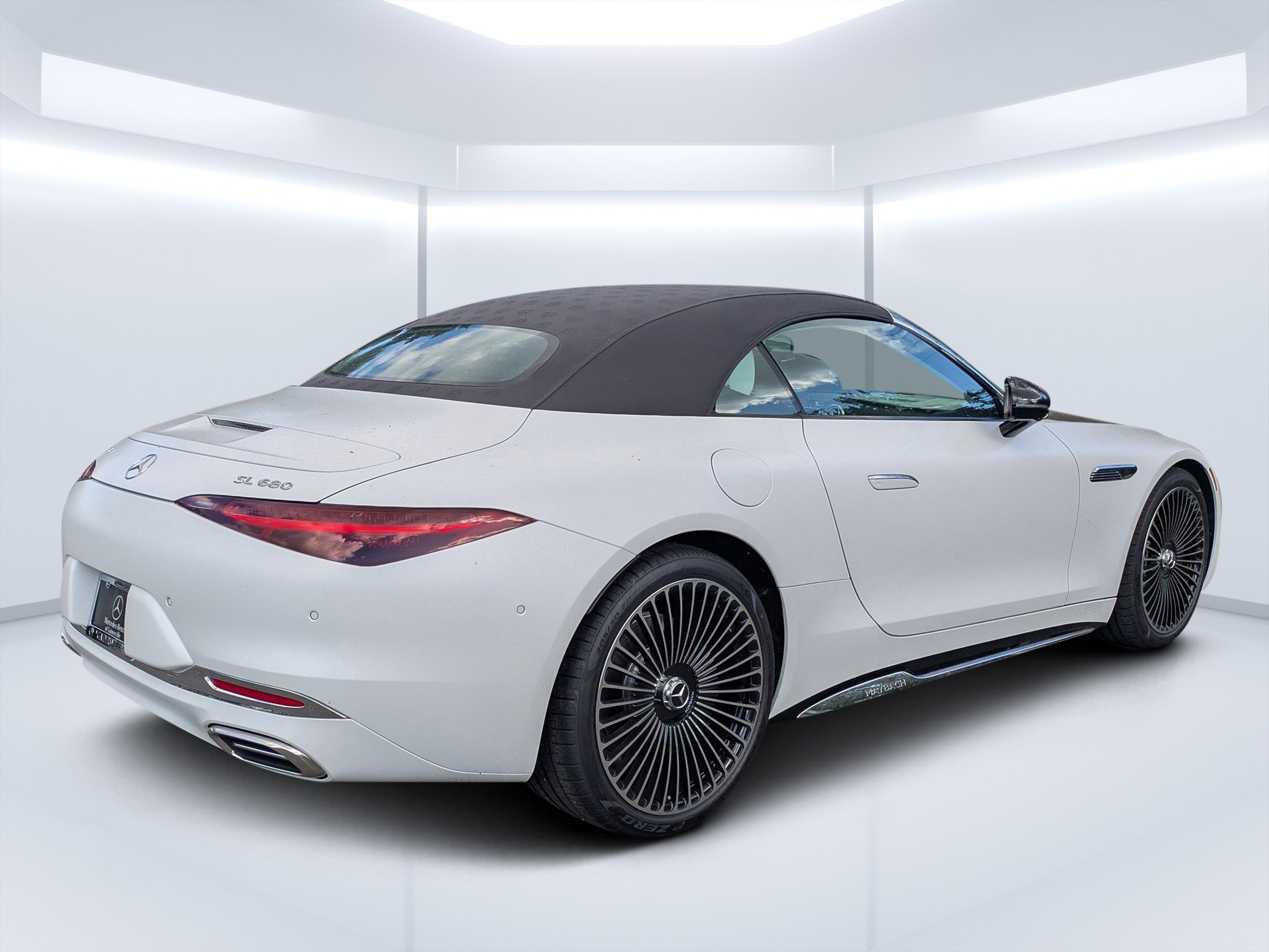 New 2026 MANUFAKTUR moonlight white magno (White Ambiance) Mercedes-Benz Maybach SL 680 Monogram Series image 36