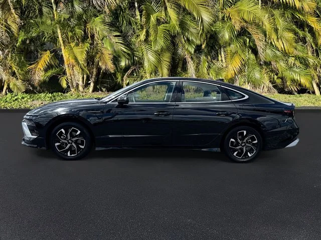 Used 2024 Black Hyundai SEL image 8