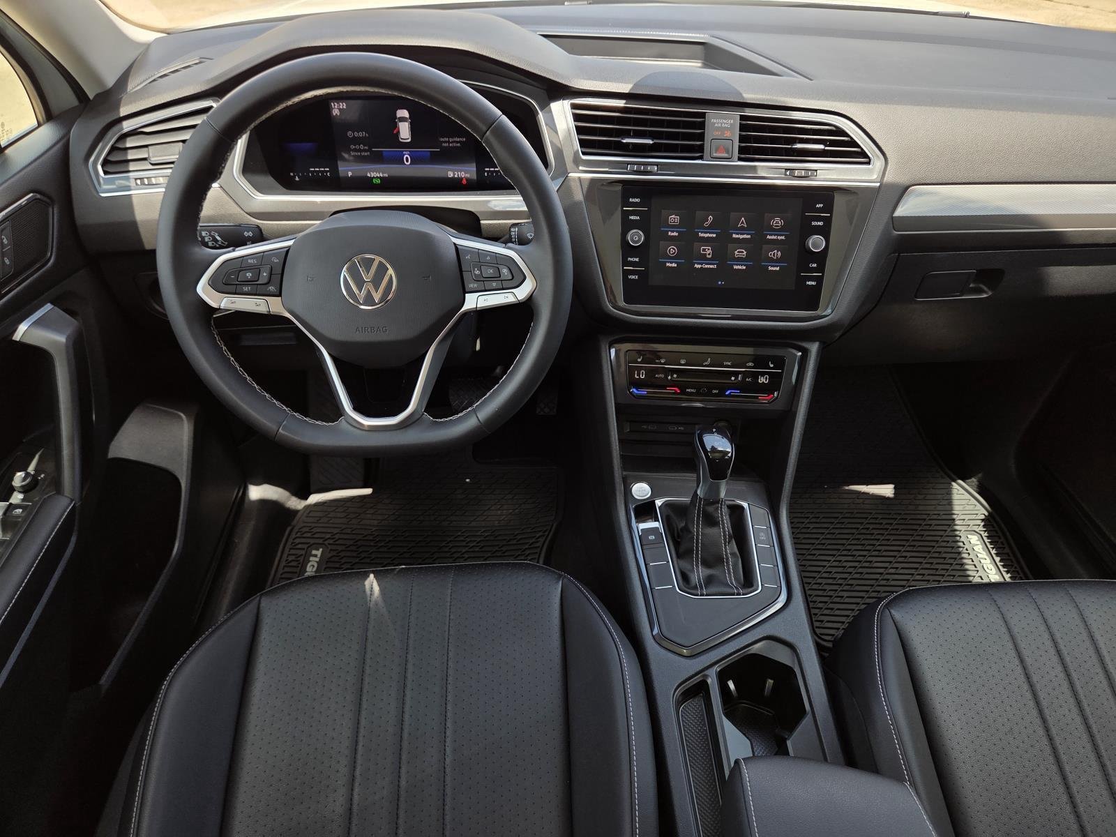 Used 2023 Opal White Pearl Volkswagen SE image 13