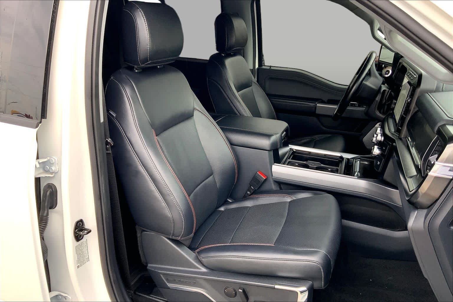 Used 2023 Star White Metallic Tri-Coat Ford F-250 Pickup LARIAT image 8