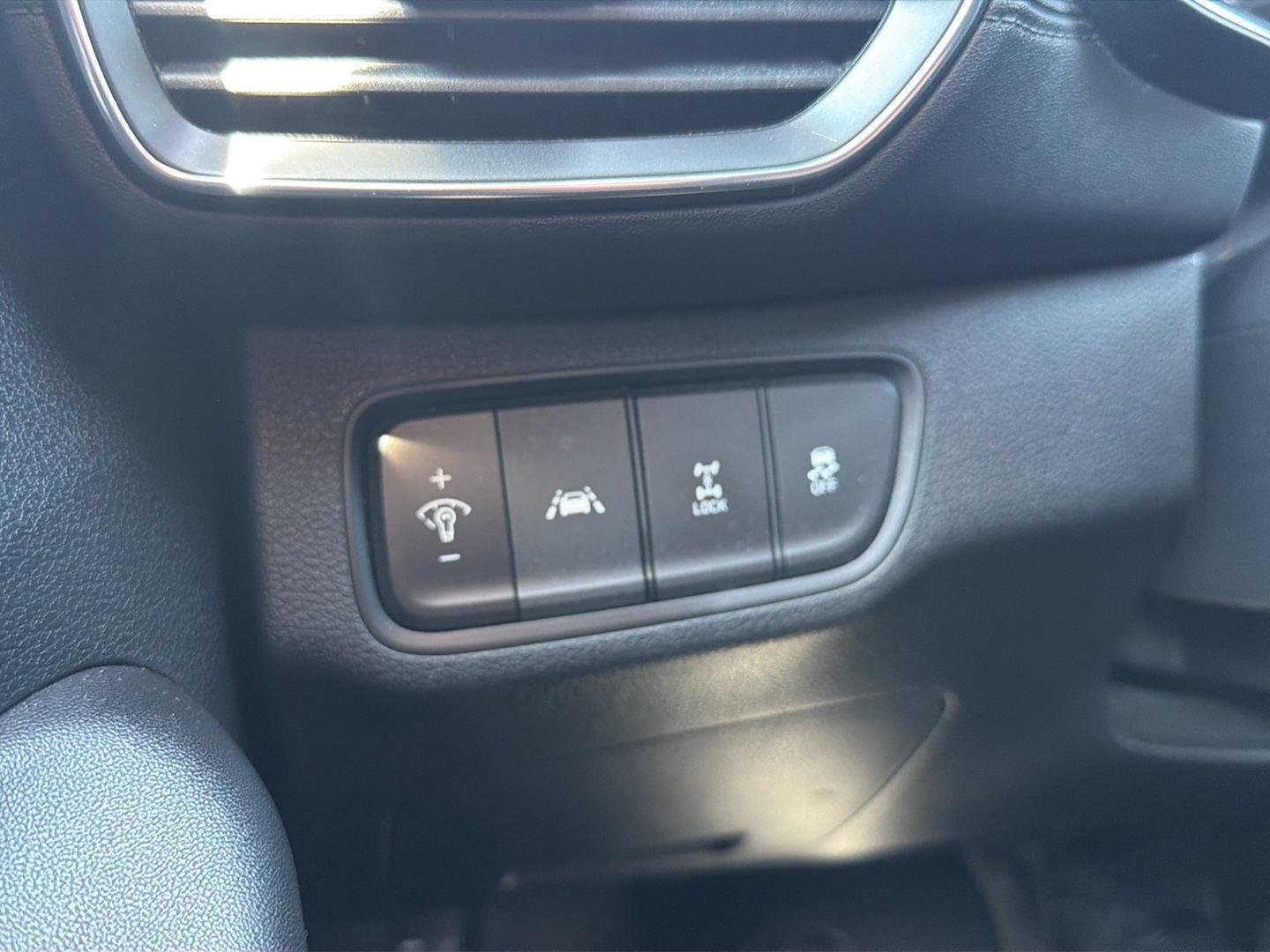 Used 2020 Twilight Black Hyundai SE image 18