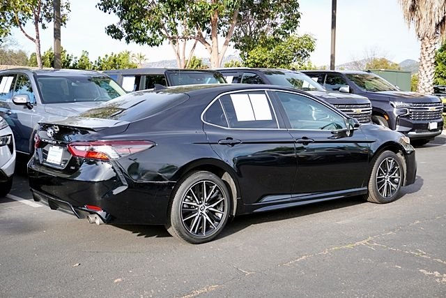 Used 2023  Toyota SE image 7