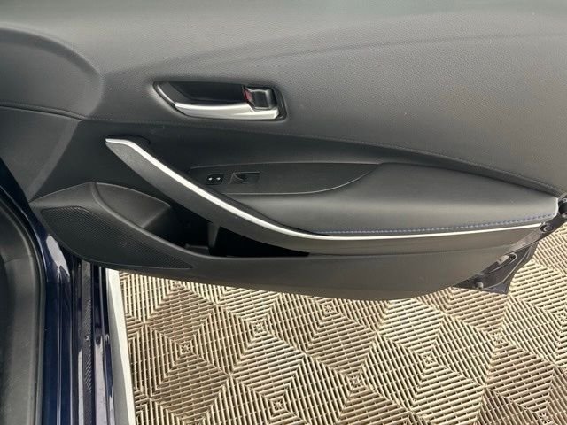 Used 2020  Toyota SE image 23