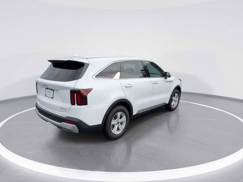 Used 2024 White Kia LX image 9