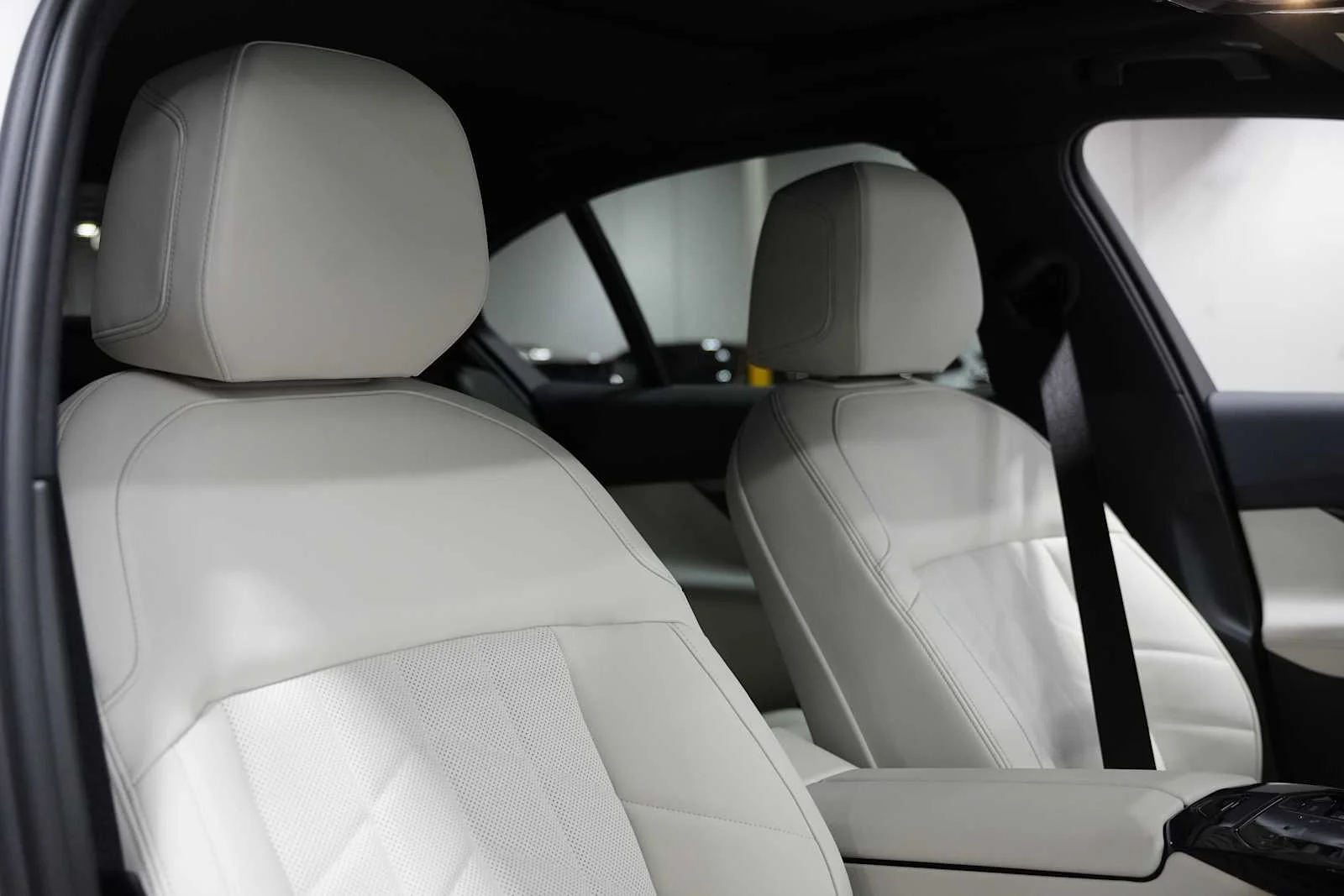 Used 2027 Mineral White Metallic BMW 530i image 11