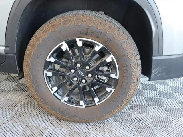 Certified Used 2025 Sterling Gray Metallic Chevrolet Z71 image 18