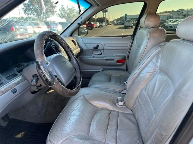 Used 2000  Ford LX image 7