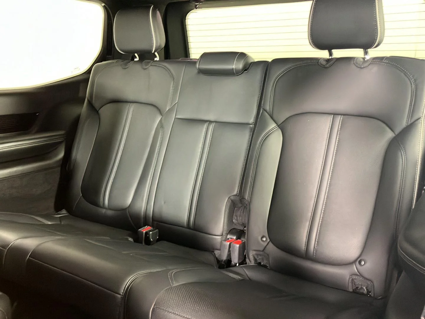 Used 2022 Diamond Black Crystal Pearlcoat Jeep Series II image 30