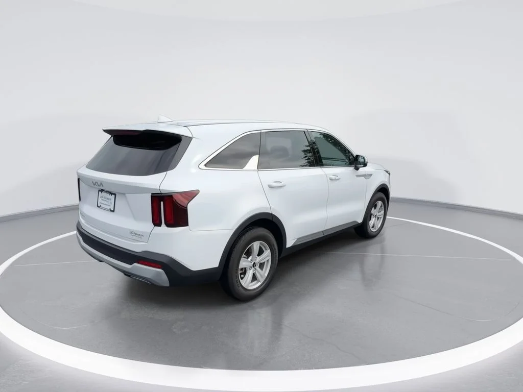 Used 2024 White Kia LX image 9