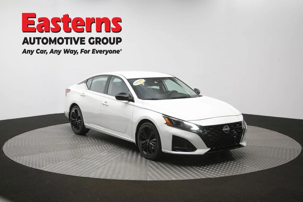 Used 2023 White Nissan 2.5 SR image 49