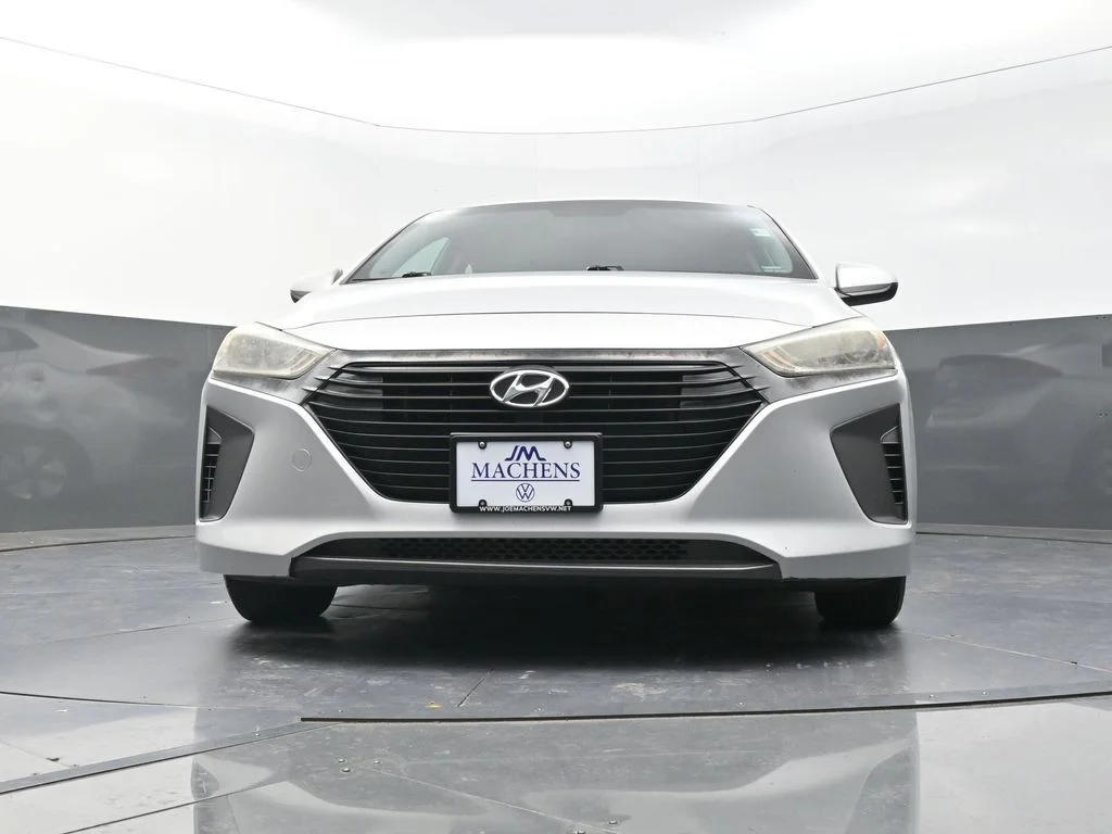 Used 2018 Silver Hyundai Blue image 24